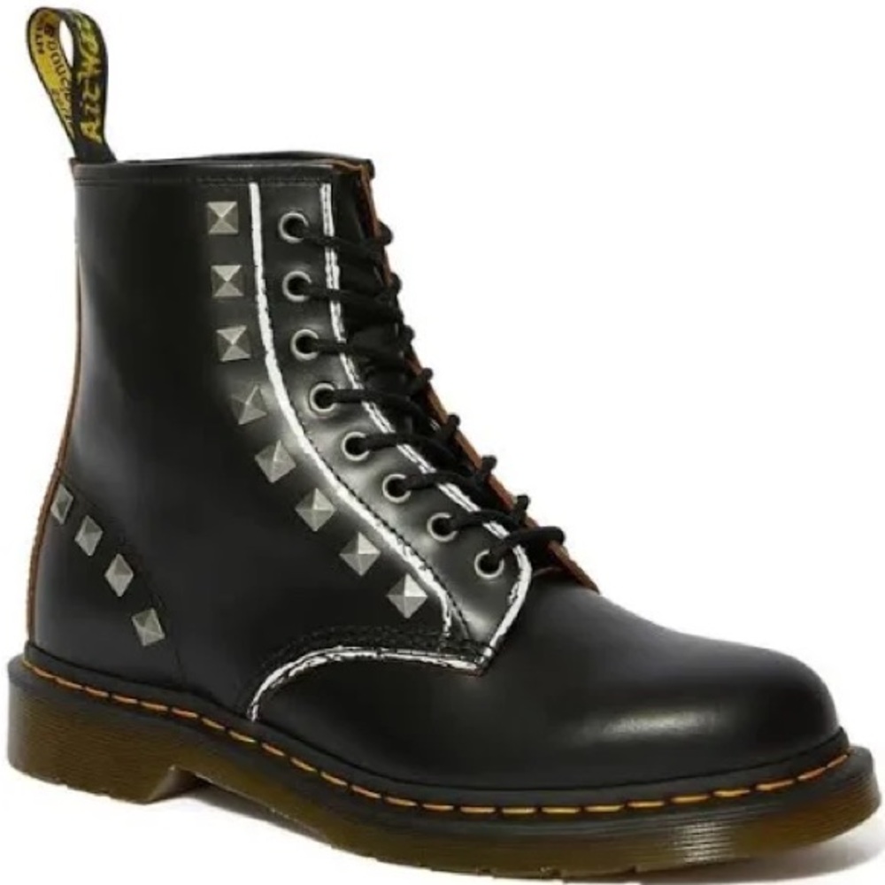 DR. MARTENS 1460 Stud Smooth Leather Combat